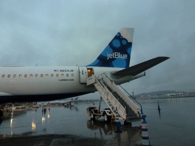 Airbus A320 (N659JB)