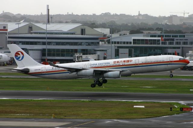 Airbus A340-300 (B-2382)