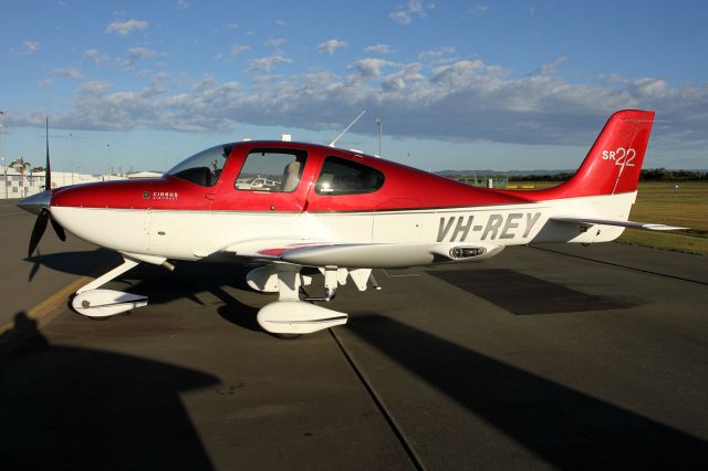 Cirrus SR-22 (VH-REY)