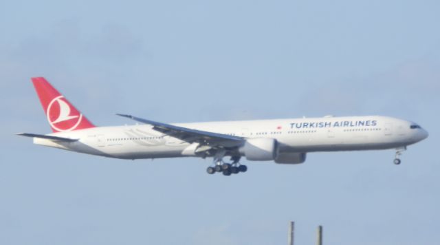 BOEING 777-300ER (TC-JJN)