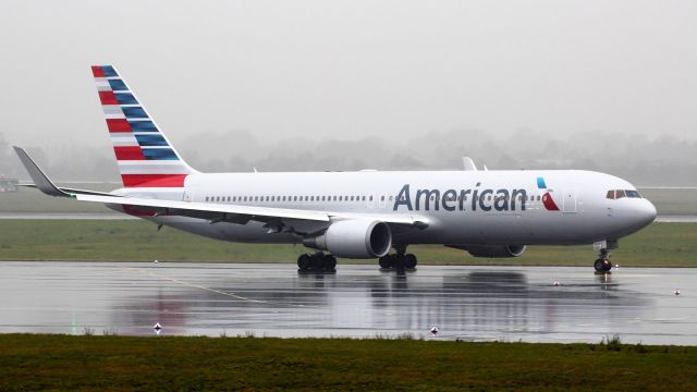 BOEING 767-300 (N393AN)