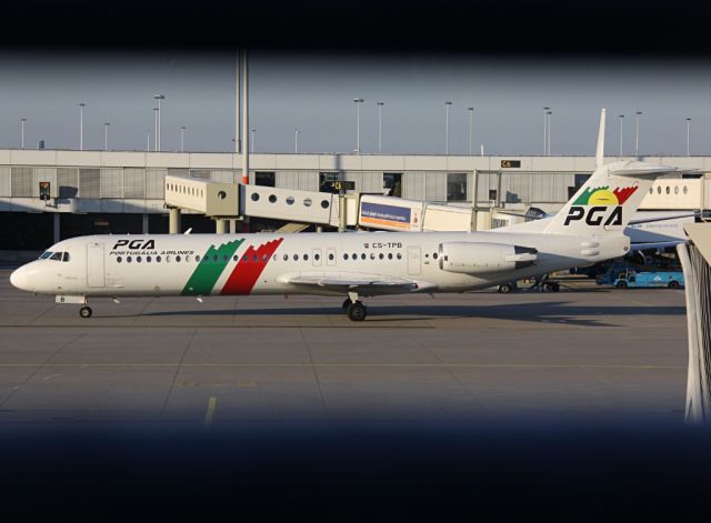 Fokker 100 (CS-TPB)