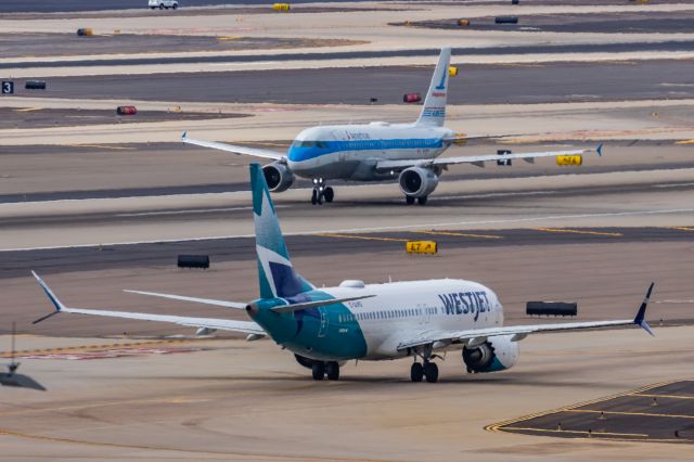 Airbus A319 (N744P) - An American Airlines A319 in Piedmont retro livery taking off from PHX on 2/13/23, the busiest day in PHX history, during the Super Bowl rush. Taken with a Canon R7 and Canon EF 100-400 II L lens.