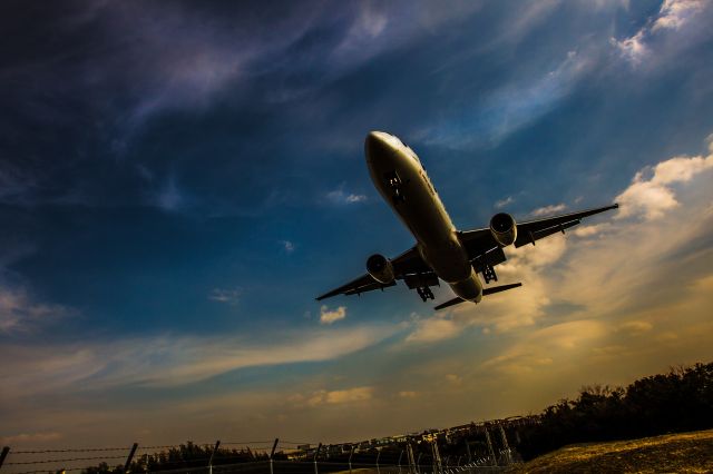 BOEING 777-300 (JA752J)