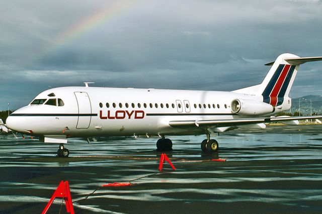 VH-LAR — - LLOYD - FOKKER F-28-4000 FELLOWSHIP - REG : VH-LAR (CN 11212) - WEST BEACH ADELAIDE SA. AUSTRALIA - YPAD (5/10/1986)