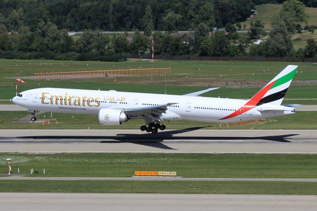 BOEING 777-300ER (A6-EQG)