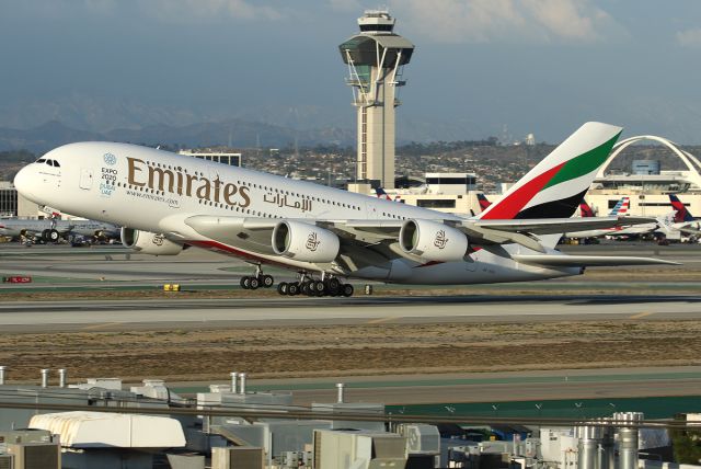 Airbus A380-800 (A6-EEU)