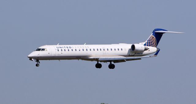 Canadair Regional Jet CRJ-700 (N167GJ) - GoJet United Express 4577 fresh in from Chicago, IL on short final for runway 22 at KLEX, Lexingtons Bluegrass Airport.