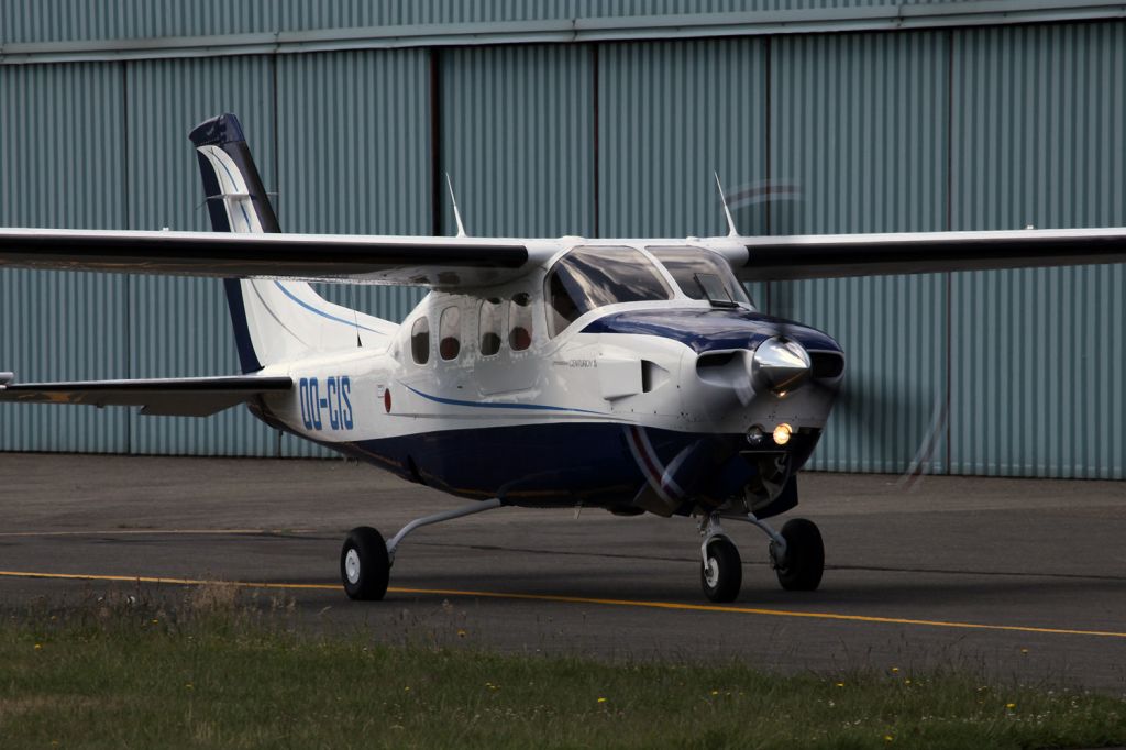 Cessna P210 Pressurized Centurion (OO-CIS)