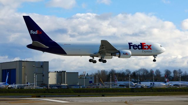 BOEING 767-300 (N273FE) - BOE647 on short final to Rwy 16R to complete a C1 flight on 11.30.20. (B763-300(ER) / ln 1224 / cn 66243)