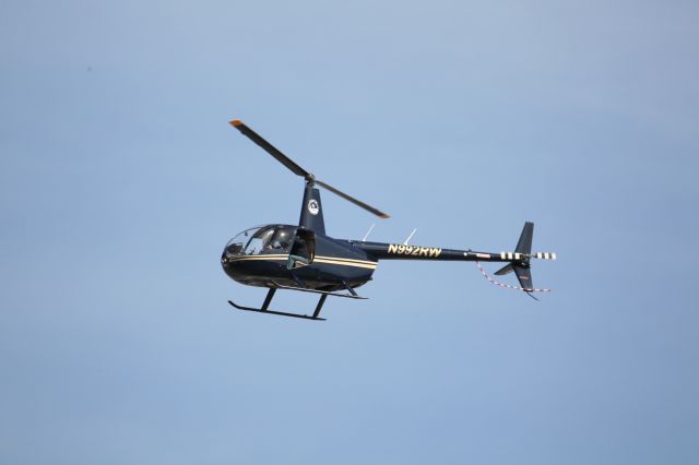 Robinson R-44 (N992RW)