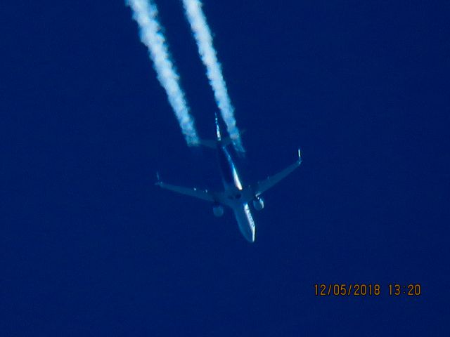 Boeing 737-900 (N285AK)