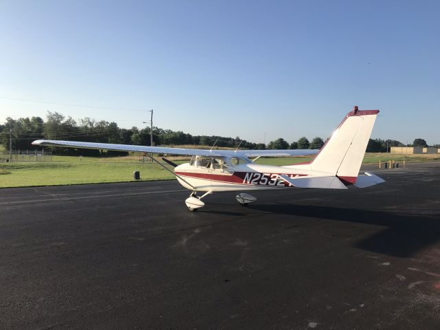 Cessna Skyhawk (N2532Y)