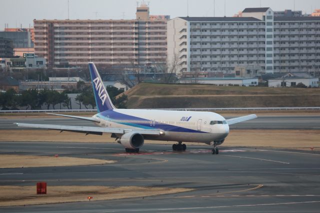 BOEING 767-300 (JA8363)