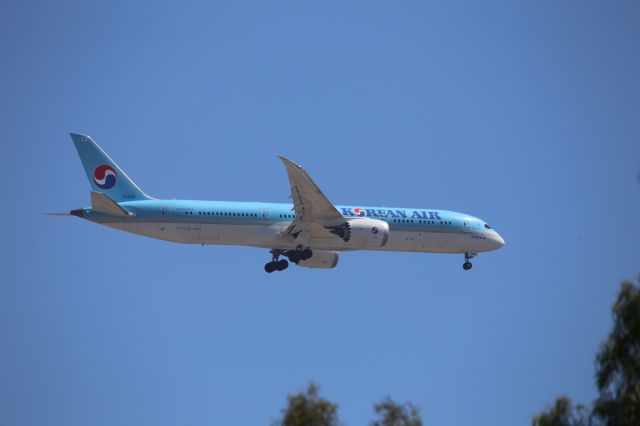 Boeing 787-9 Dreamliner (HL8085)