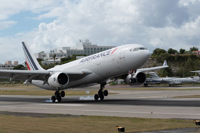 Airbus A330-200 (F-GZCK)
