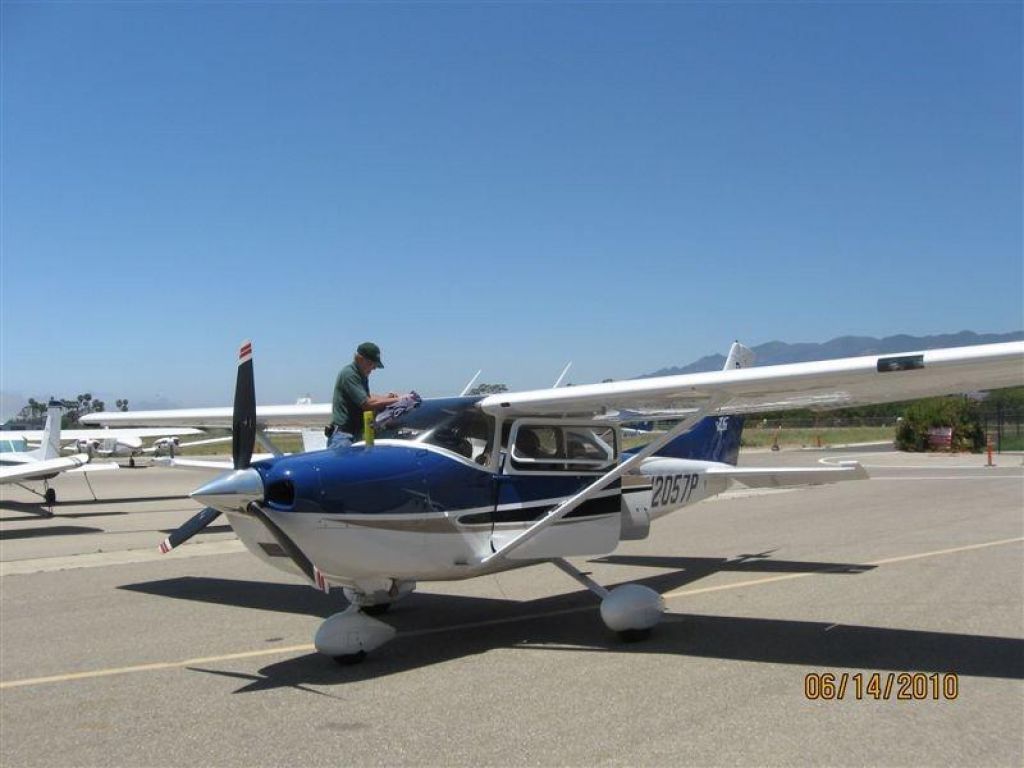 Cessna Skylane (N2057P) - Washing Windshield!