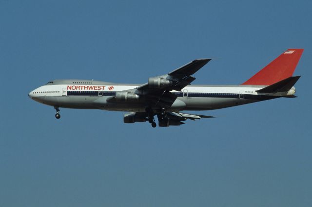 Boeing 747-200 (N623US) - Final Approach to Narita Intl Airport Rwy34 on 1991/02/09