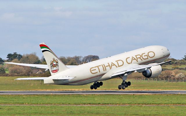 Boeing 777-200 (A6-DDB) - etihad cargo b777-ffx 6-ddb dep shannon for amsterdam 31/3/19.