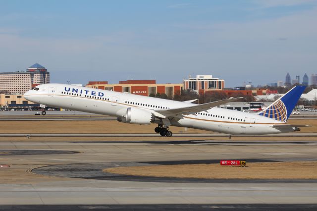 BOEING 787-10 Dreamliner (N12004)