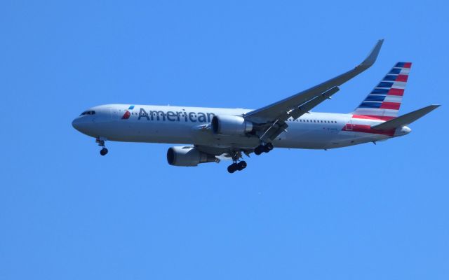 BOEING 767-300 (N346AN) - Shown here on approach is an American Airlines Boeing 767-300 in the Summer of 2018.