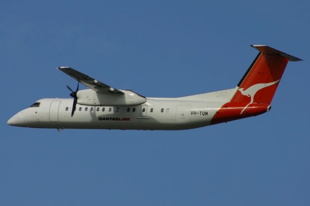 de Havilland Dash 8-300 (VH-TQM)