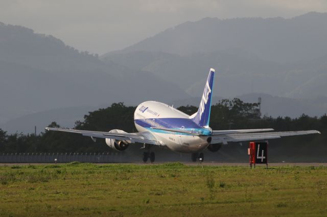 Boeing 737-500 (JA8196) - September 14th 2017:HKD-NGO.