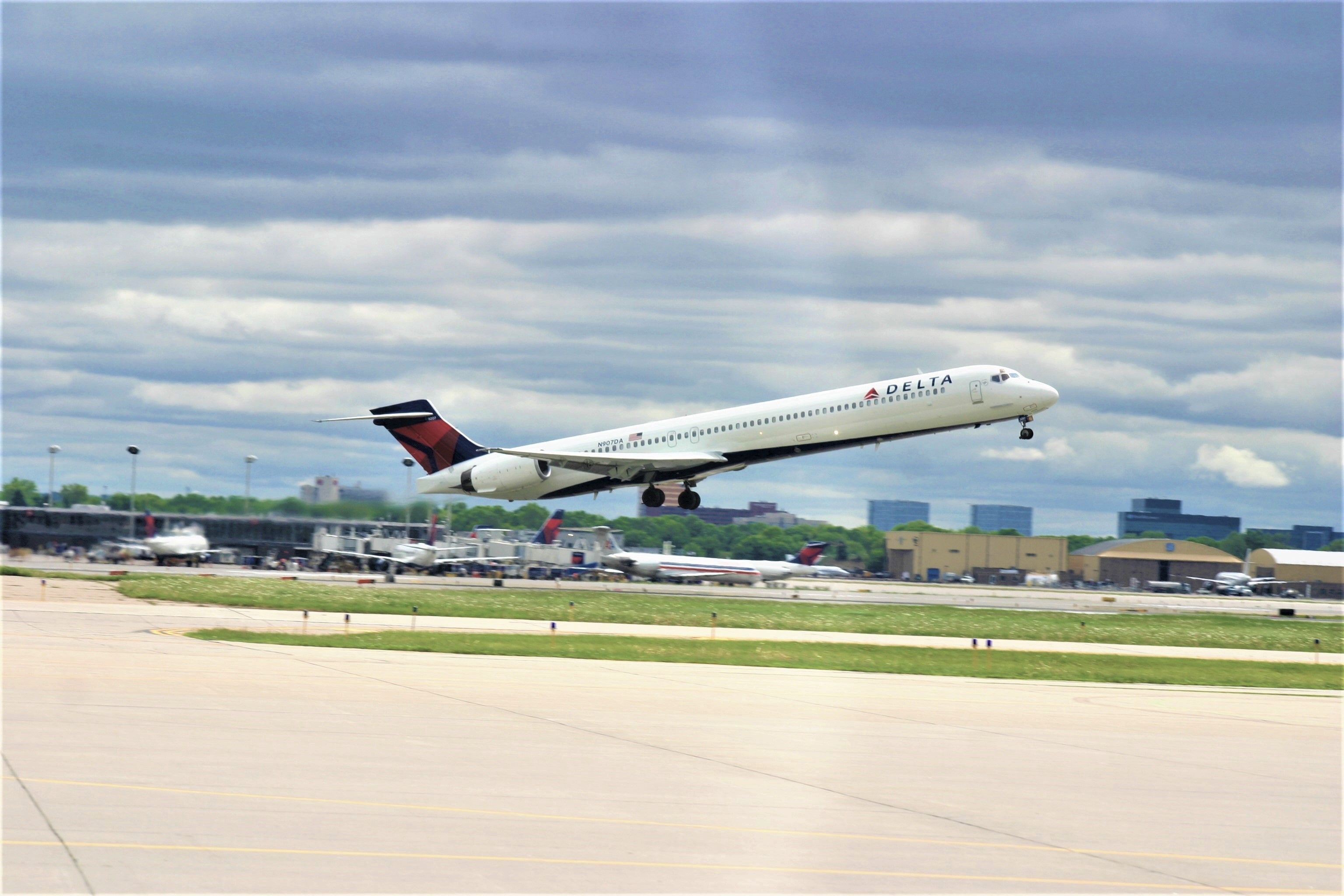 McDonnell Douglas MD-80 (N907DA)