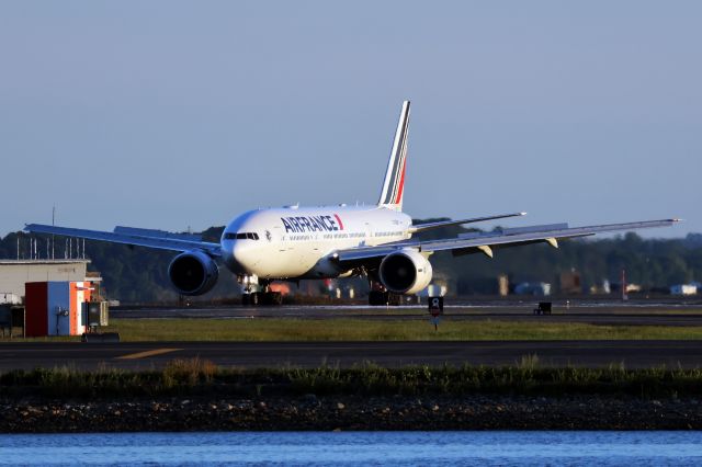 Boeing 777-200 (F-GSPY) - IAD weather diversion to BOS