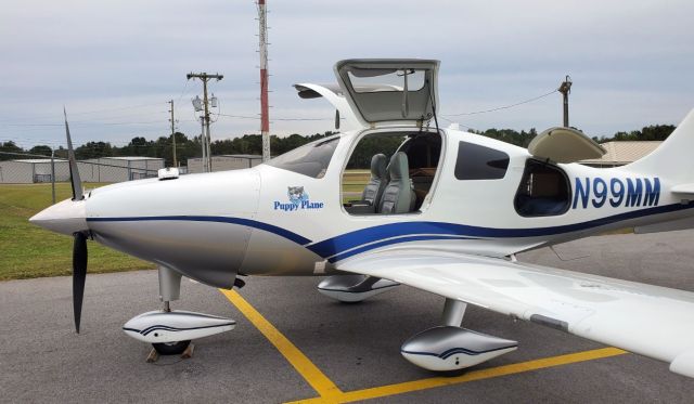 Cessna 400 (N99MM) - Getting ready to load the pups at KEDN to fly to Florida.