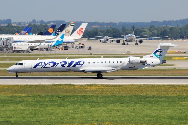 Canadair Regional Jet CRJ-900 (S5-AAU)