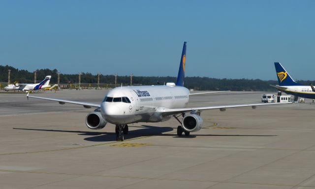 Airbus A321 (D-AIRN) - Lufthansa Airbus A321-131 D-AIRN in Porto 