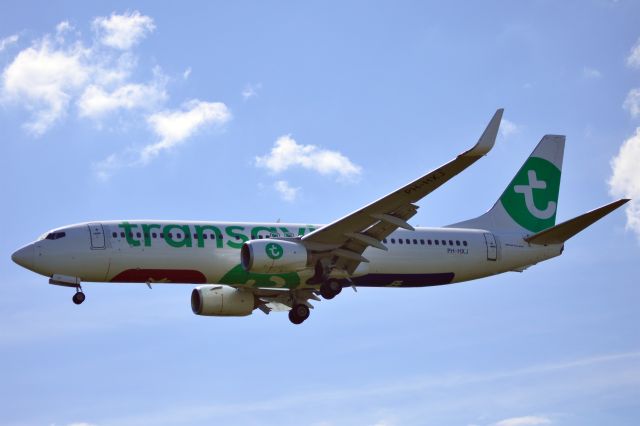 Boeing 737-800 (PH-HXJ) - Transavia Airlines Boeing 737-8K2 landing at AMS 11.43 hrs (GMT) 09May25