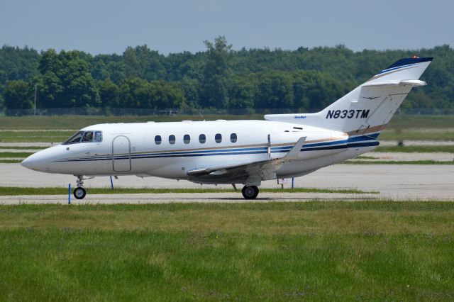 Hawker 800 (TMC833)