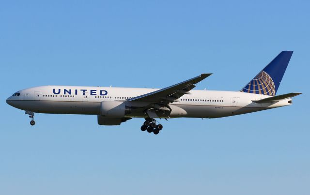 Boeing 777-200 (N775UA)