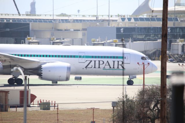 Boeing 787-8 (JA826J)