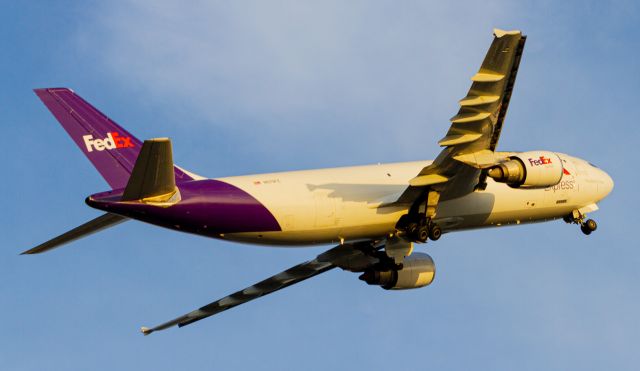 Airbus A300F4-600 (N679FE)