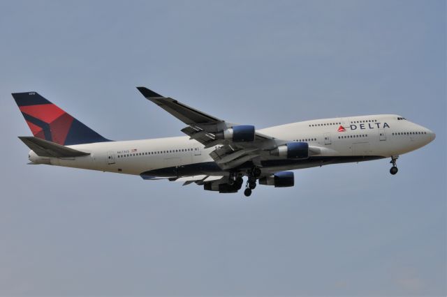 Boeing 747-400 (N673US)