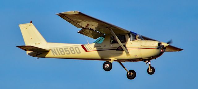 Cessna Commuter (N18580) - N18580 1972 Cessna 150L s/n 15073958 - North Las Vegas Airport  KVGTbr /Photo: TDelCorobr /December 15, 2023