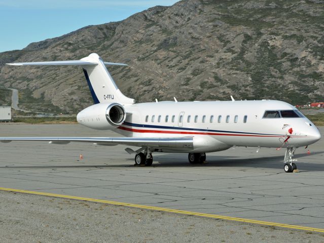 Bombardier Global 5000 (C-FFIJ) - Parked