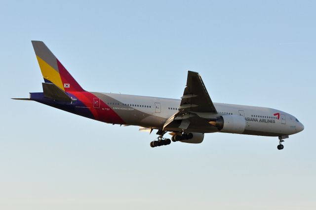 Boeing 777-200 (HL7700)
