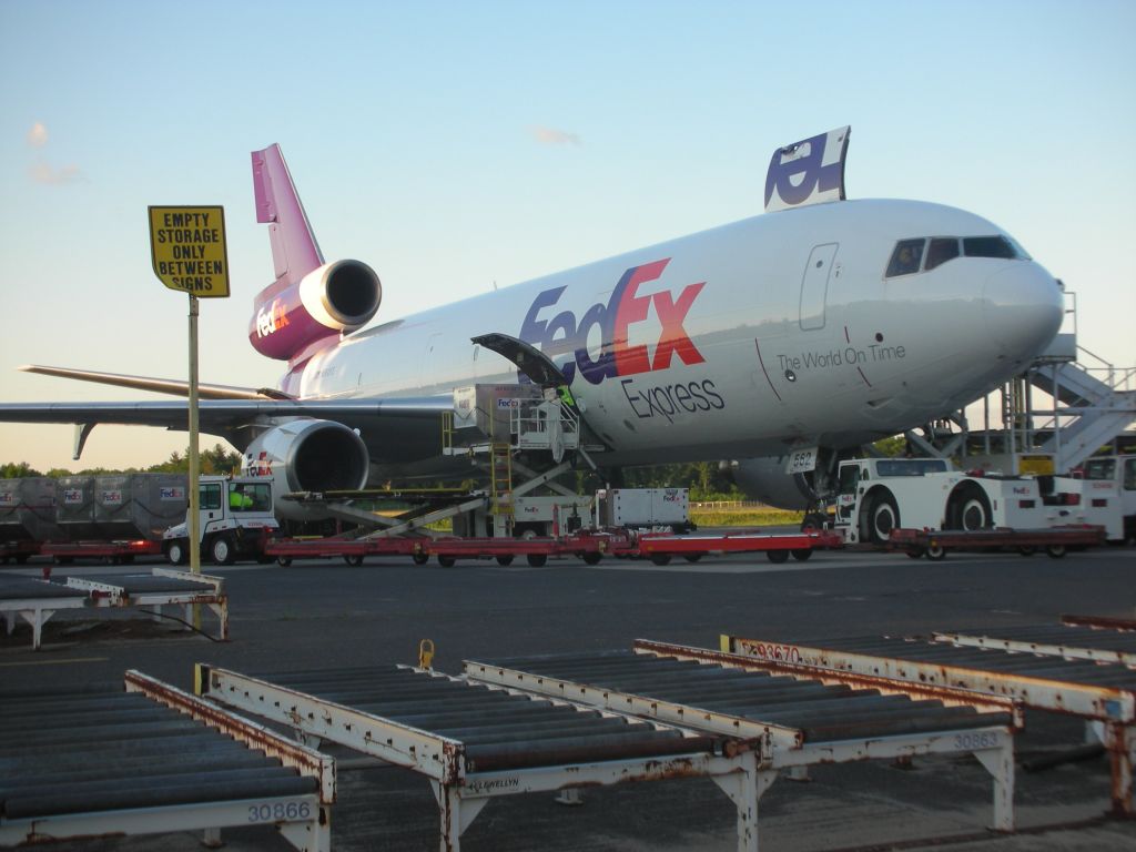 McDonnell Douglas DC-10 (N562FE) - FedEx DC10-10F loading during an evening in Hartford.