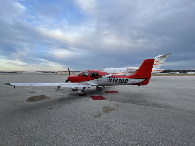 Cirrus SR22 Turbo (N181DB)