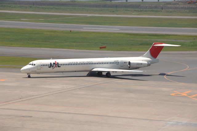 McDonnell Douglas MD-90 (BON8295) - Taxi at Haneda Intl Airport on 2008/6/1