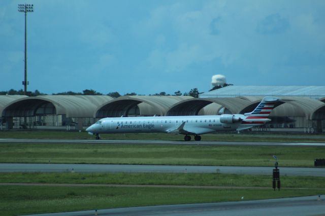 Canadair Regional Jet CRJ-900 (N586NN)