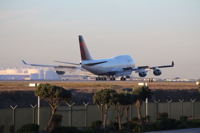 Boeing 747-400 (N671US)