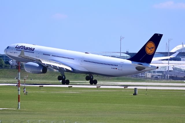 Airbus A330-300 (D-AIKC)