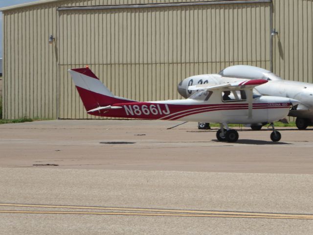 Cessna Commuter (N8661J)