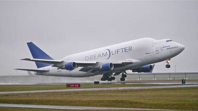 Boeing 747-400 (N747BC) - GTI4512 on rotation from Rwy 16R for a flight to RJGG/NGO on 1/27/15. (ln 904 / cn 25879). It was a foggy and wet morning at PAE.