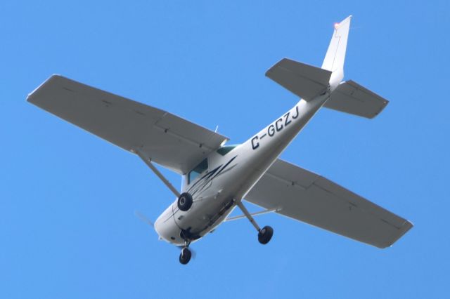 Cessna Commuter (C-GCZJ) - C-GCZJ Cessna 150-M  École de Pilotage de Montreal Inc. Altitude 579 Mètres Vitesse 150 Km/H Survolant le fleuve St-Laurent QC. à Lavaltrie le 09-05-2024 à 18:18